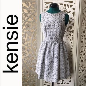 Adorable KENSIE white & blue eyelet dress - Size 4